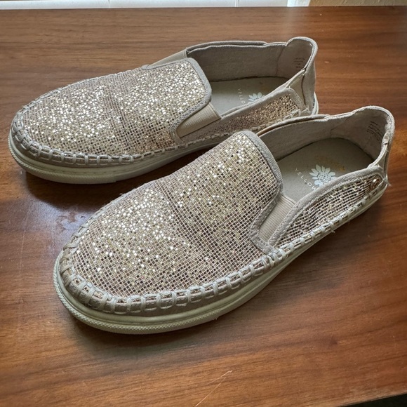 Yellow Box Shoes - Yellow Box Women's Glitter Loafers women’s sized 6